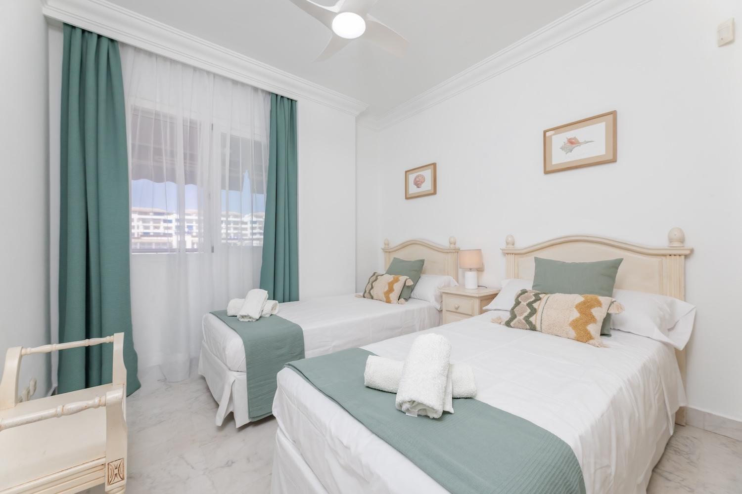 Location Marina Banus With Parking Rdr409